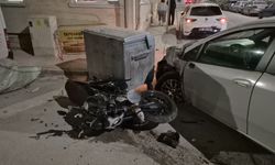 Motosiklet otomobile çarptı havaya savruldu...