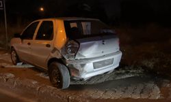 Ticari araç ile otomobil çarpıştı