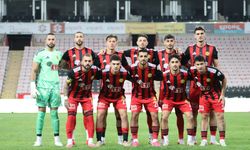 Kırmızı Şimşekler boş tribünlere oynadı