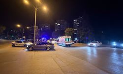 2 otomobil çarpıştı, 1’i yan yattı