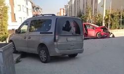 İki araç çarpıştı!
