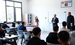 Sinan Aydın, Firuz Kanatlı Mesleki ve Teknik Anadolu Lisesi'ni ziyaret etti