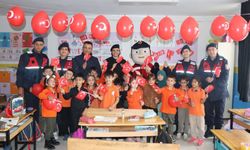Jandarma ve minikler bayramı birlikte kutladı