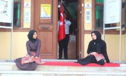 Gençler Cumhuriyet için sahne aldı