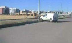 Araç refüje çıktı: 1 yaralı