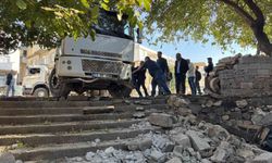 Freni boşalan kamyon mahalleye girdi