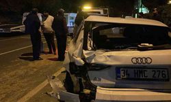 Otomobil, park halindeki 6 araca çarptı
