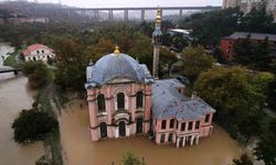 Sular altında kalan Sadabat Camii havadan görüntülendi