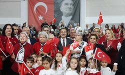 Çocuklar ve büyükler Cumhuriyet için buluştu