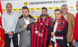 Eskişehirspor'da Suat Kaya imzayı attı 