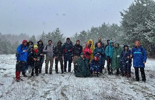Eskişehirli doğa tutkunları kar yağışı eşliğinde 13 kilometre yürüdü