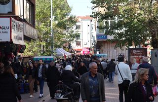 Sıcak geçen aralık günü Eskişehirliler dışarı akın etti