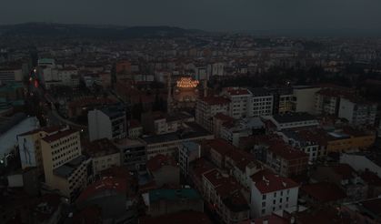 Reşadiye Camii'ne mahyası asıldı