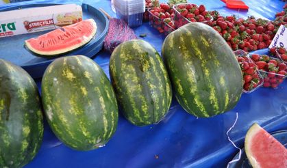 Karpuz tezgahlardaki yerini aldı: Bakın kaç liradan satılıyor?