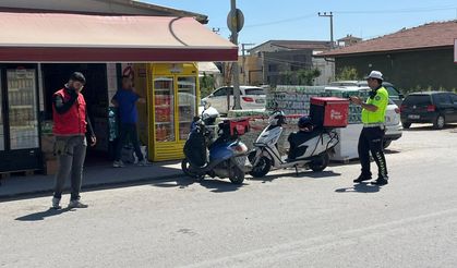 Eskişehir’de motosikletli kurye ile otomobil çarpıştı!
