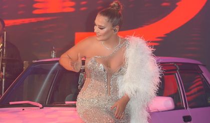 Demet Akalın’dan Muhteşem Konser!