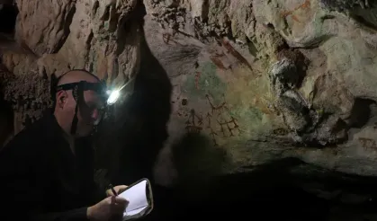 Tarihi baştan yazabilir! Endonezya’daki kırmızı el resmi dünyanın en eskisi olabilir