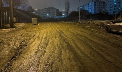 Odunpazarı’nda aydınlatma ve yol sorunu bir arada!