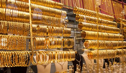 Altın ve dolar haftaya yükselişle başladı