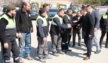 Başkan Dökmeci'den yüzleri güldüren bayram ikramiyesi