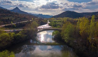 Bu nehir eşsiz manzarasıyla görenleri büyülüyor