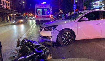 Otomobil ile motosiklet çarpıştı!