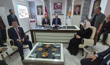 Bakan Ersoy'dan AK Parti Eskişehir İl Başkanlığı'na ziyaret