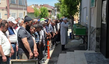 Ayşe teyze gözyaşlarıyla son yolculuğuna uğurlandı