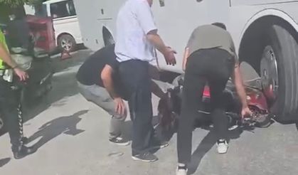 İşçi servisi ile çarpışan motosikletli yaralandı