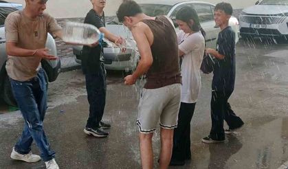 Serinlemek için su savaşı yaptılar