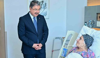 Vali Dr. Erdinç Yılmaz'dan şehit annesine hastanede ziyaret