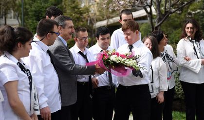 Gökkuşağı Kafe 15 yılda 78 özel bireye umut oldu