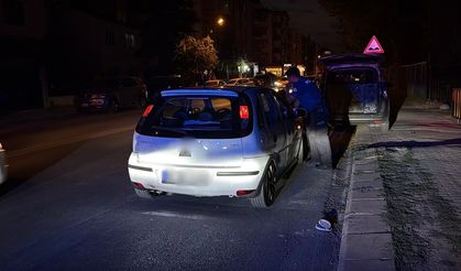 Yolun ortasında otomobilin önünü kesti: Bedeli ağır oldu