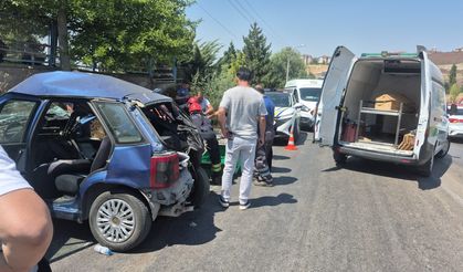 Zincirleme kazada hayatını kaybeden kadının cenazesi sıkıştığı araçtan güçlükle çıkarıldı
