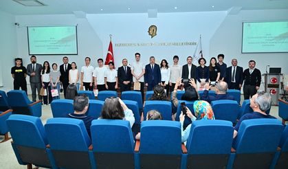 Vali Yılmaz, YKS ve LGS'de tam puan alan öğrencilerle bir araya geldi