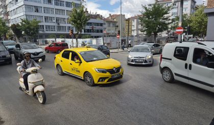Trafik ışıkları yanmadı ortalık karıştı...