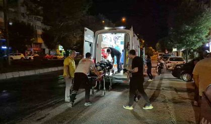 Motosikleti devrilen kurye yaralandı