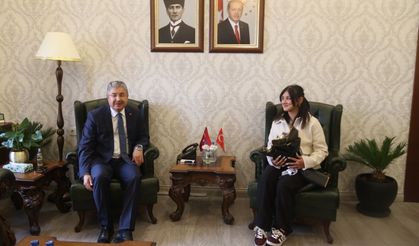 Kurye valilikte ağırlandı