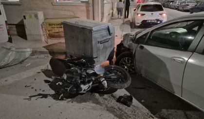 Motosiklet otomobile çarptı havaya savruldu...