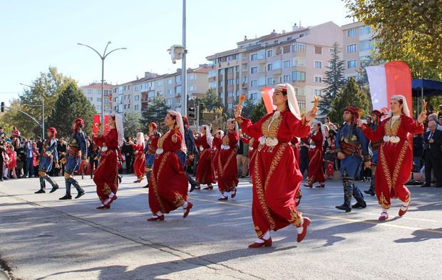 Eskişehir'de Cumhuriyet coşkuyla kutlandı!