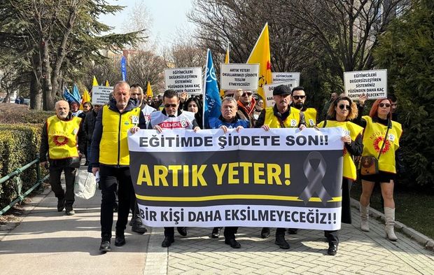 Eskişehir'de öğretmenlerden protesto!