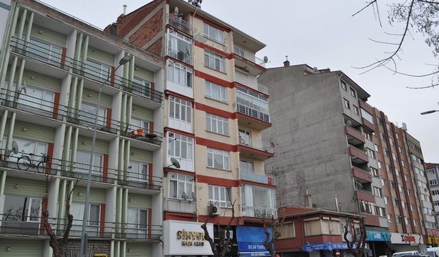 Eskişehir'deki eski binalar endişe yaratıyor