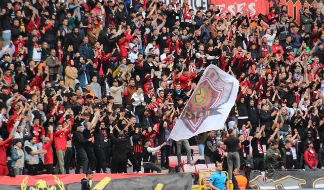 Şampiyonluk gecesi sonrası taraftarın gönlünü kazanan o futbolcu açıklamalarda bulundu