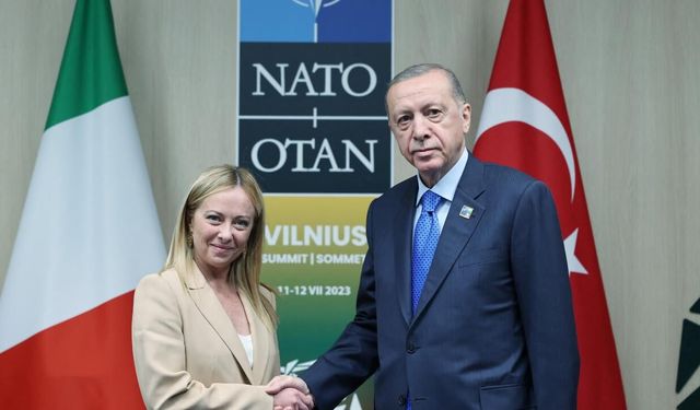 İtalya Başbakanı Meloni, sigarayı bıraktı