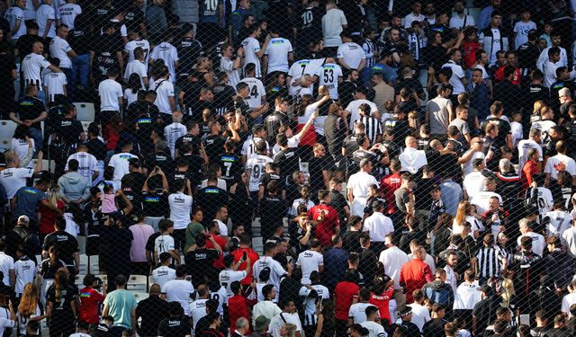 Dolmabahçede büyük protesto