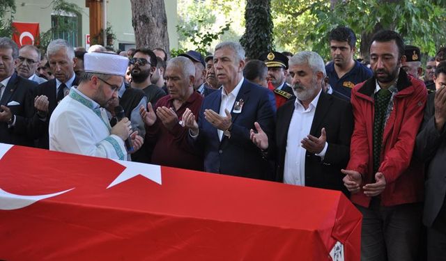 Şehit itfaiye eri Eskişehir'de toprağa verildi