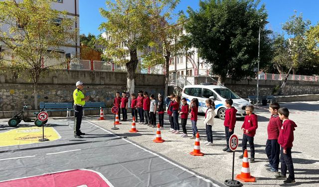 Kütahya'da 275 öğrenciye 'Temel Trafik Eğitimi' verildi