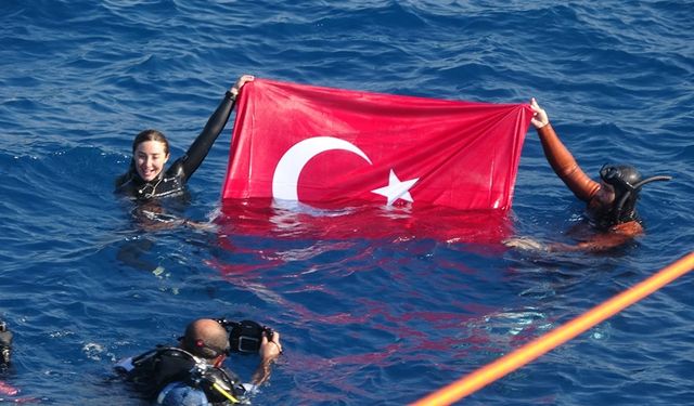 Şahika Ercümen 'Cumhuriyet' için dalacak