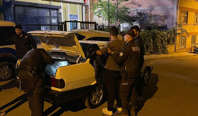 Bursa'da polisler uyuşturucu ve silah ele geçirdi