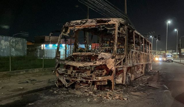 Brezilya'daki çeteler 40'dan fazla aracı ateşe verdi!